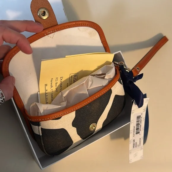 DOONEY AND BOURKE Orange Flap Wristlet NEW WITH TAGS. - Picture 6 of 12